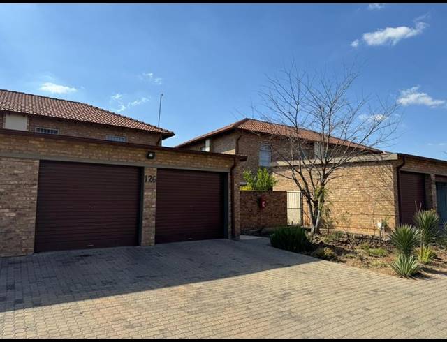 3 BEDROOM TOWNHOUSE FOR SALE IN ANNLIN